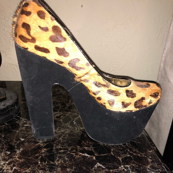 Shoes - Black and leopard pumps